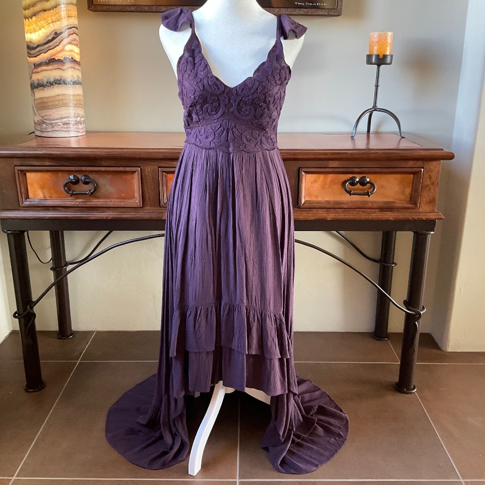 Shyanne Lace/Embroidered Bodice, High-Low Sleeveless Dress. Purple. Size XS